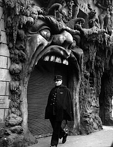 "L'enfer", 30 x 40 cm. 1952 - © Atelier Robert Doisneau  - doisneau